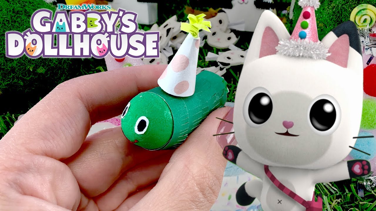 Making a Mini Pickle Piñata for Pandy's Birthday! | GABBY'S DOLLHOUSE