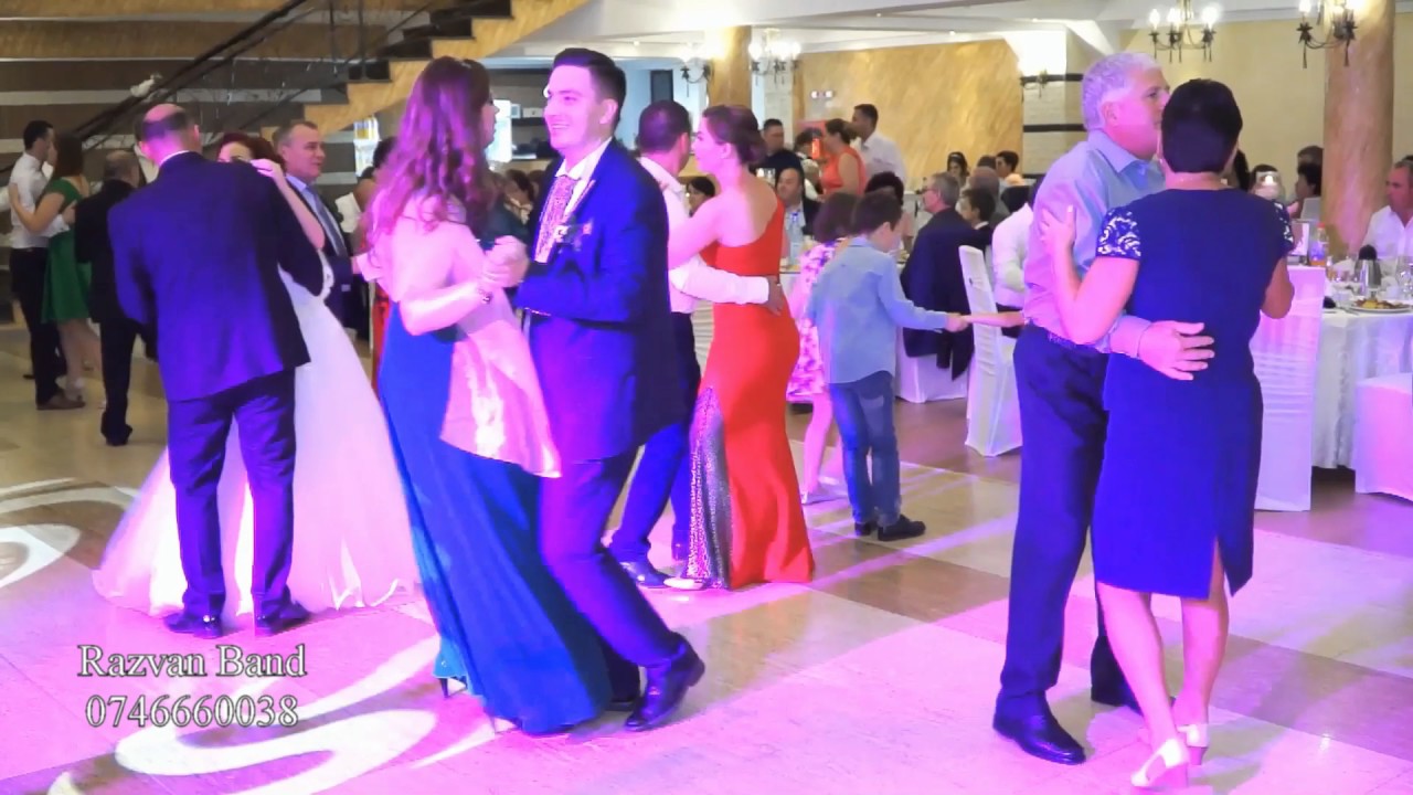 Formatii nunta VALCEA 2017   Razvan BAND - Ce seara minunata sarut femeie mana ta