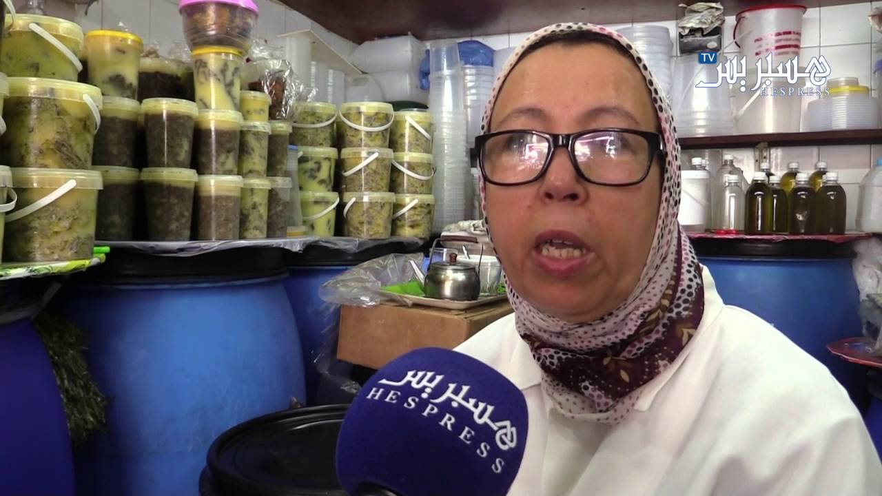 بائعة زيتون بالأحباس