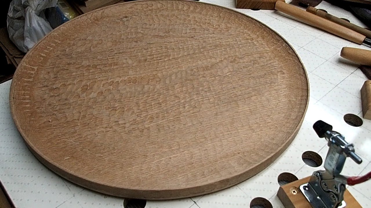 ミズナラ無垢材の木彫丸皿440径を作ってみました。25ミリ厚みです。
