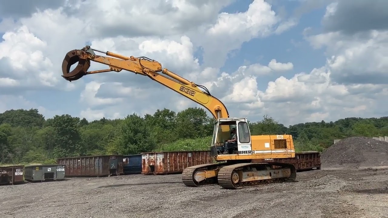 Liebherr 932 Excavator  OFFSITE