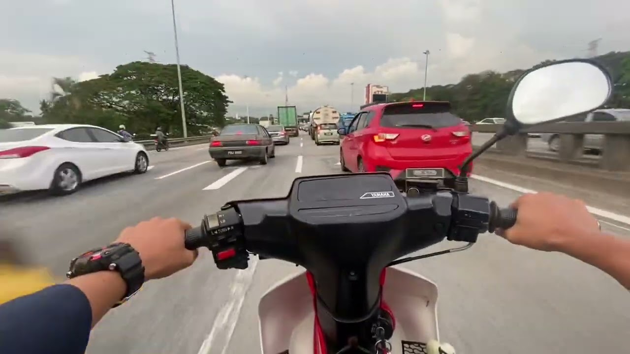 Layan Yamaha sstwo balik kerja juru ke gurun hadap jalan jem..