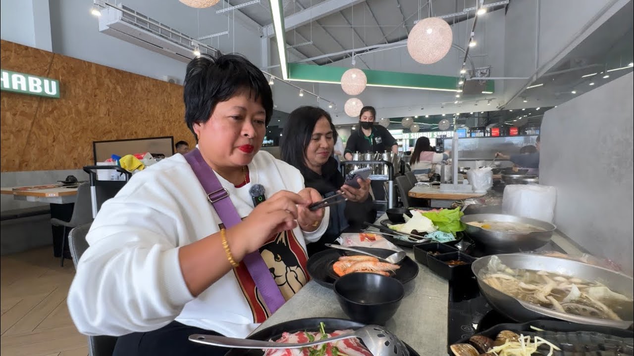 Hot pot di Taiwan Mahal ‼️ Sulastri 15 Makan daging mentah, Teh elly lemot pisan 😆. Tkw Taiwan.