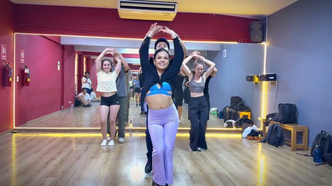 CASINO CUBANO🇨🇺😍🔥 Hoy recibimos la visita de las bellas : Luana de Suiza y Lena de Austria.💕💃🏻