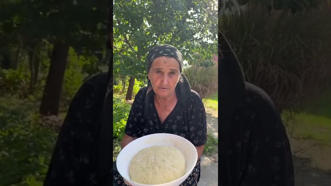 Bunica Gherghina face gogoși tăiate cu cana