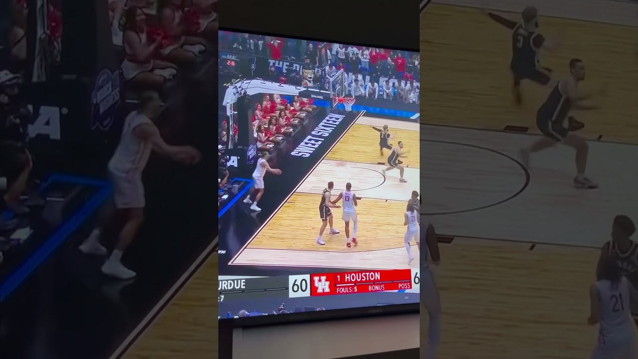 Milos Uzan inbounds then scores the game-winning basket to send #Houston to the Elite 8! #NCAA