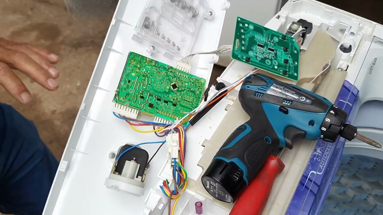 Máquina Electrolux/LAC/12 não liga. Saiba o motivo.