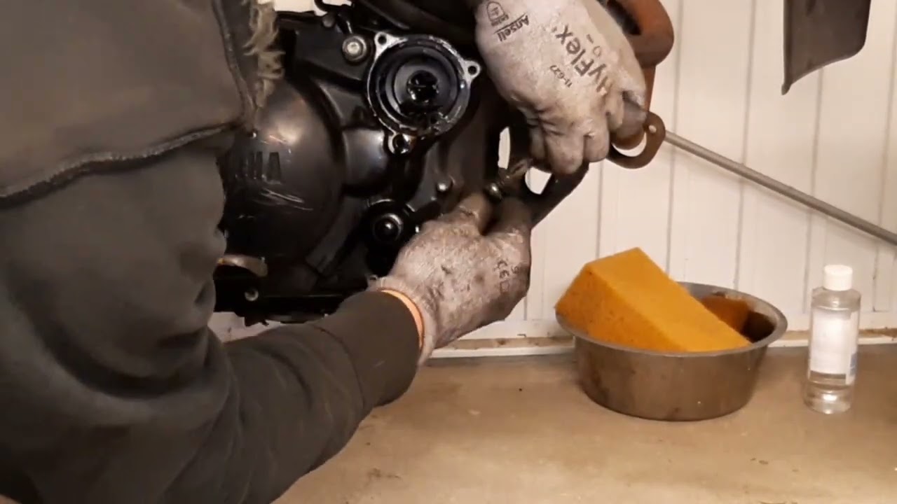 Yamaha XT350 55V Full Restoration Rebuild Part 1       Main Disassembly