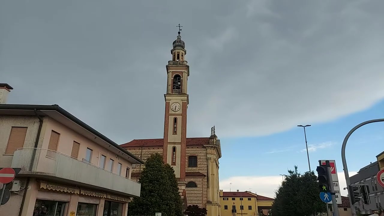 Mestrino (ITA) Parafia św. Bartłomieja Apostoła - dzwony (zewn.)