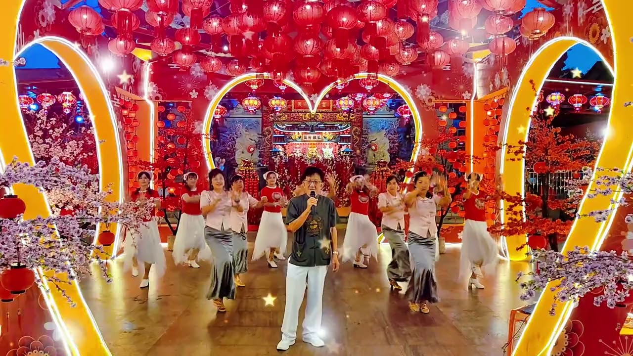 人生广场舞团队，老师唱凤舞贺岁， #新年歌，#广场舞 #dance Life Square Dance Group #新年歌2026 