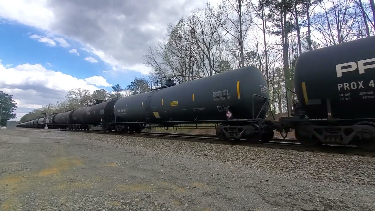NS 4279 leads the northbound oil train at Howardsville Rd