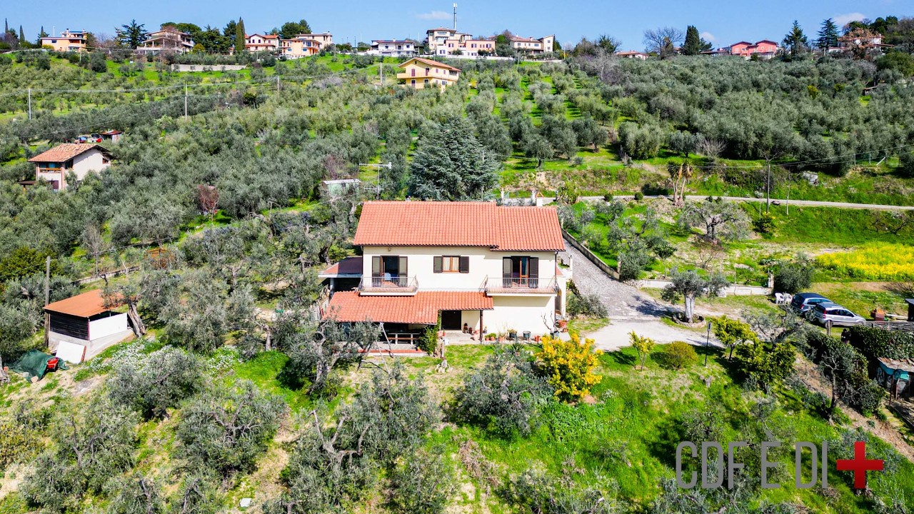 Visita dell'immobile | Castelnuovo di Farfa (RI), Italy | Villa assolata e panoramica