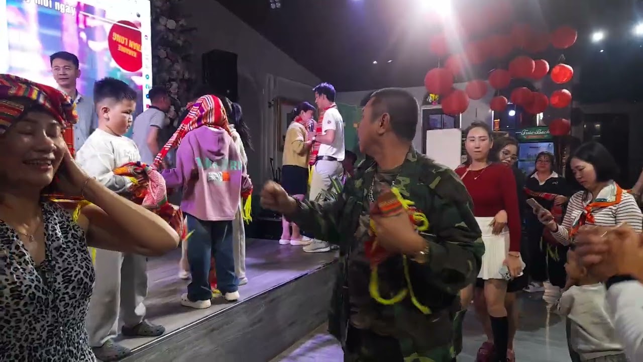 Năm anh em du xuân đầu năm