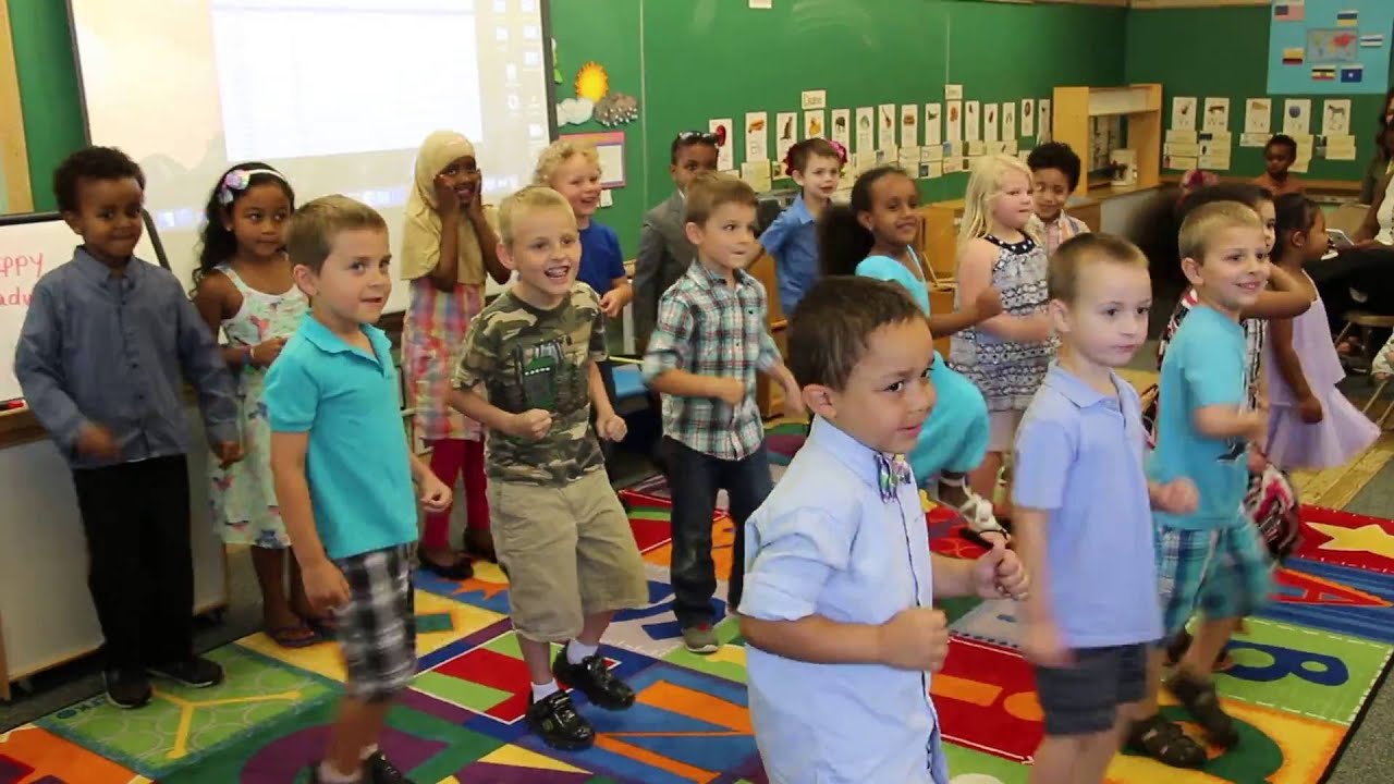 We Are The Dinosaurs w. Lyrics. Funny song at preschool (Поют дети в садике песенку про динозавров)