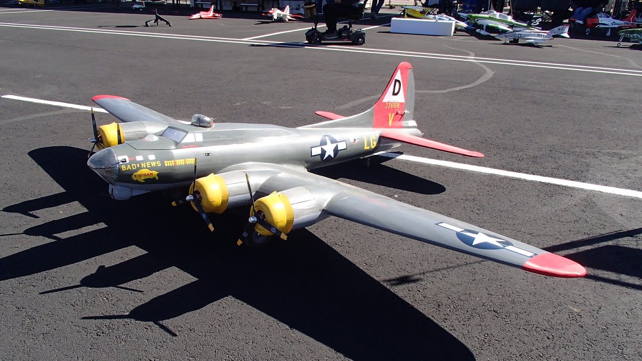 Vintage RC B-17 Flying Fortress (Bob Holman Plans) w/ John Mangino at AEF, 2022