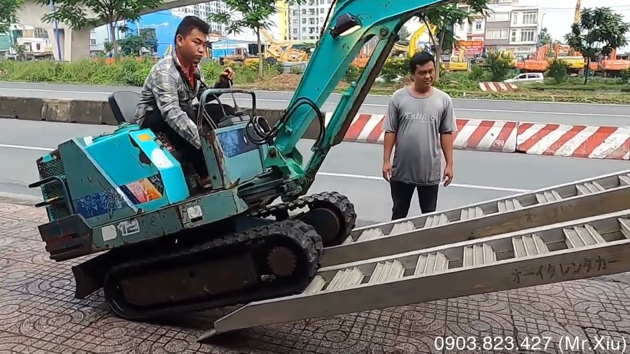 Bàn giao xe cuốc mini Yanmar B12 lam 1m về Bình Phước & cách xem mã số xích cao su xe cuốc