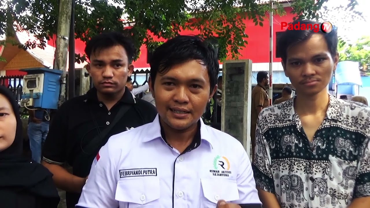 DISPORA DIGERUDUK PENDEMO, DESAK USUT LAPANGAN VOLI RUSAK