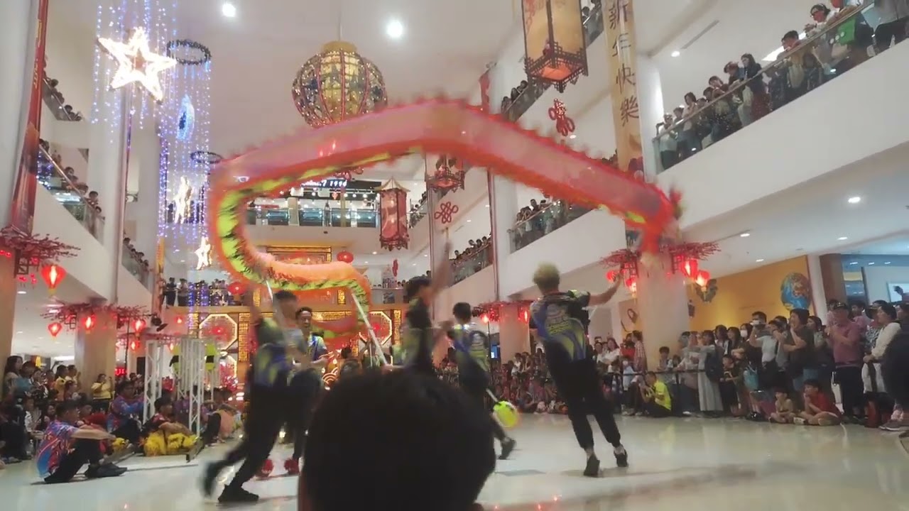 Suria Sabah Shopping Mall Dragon Dance Performance By Persatuan Tarian Singa Qun Sheng Sabah