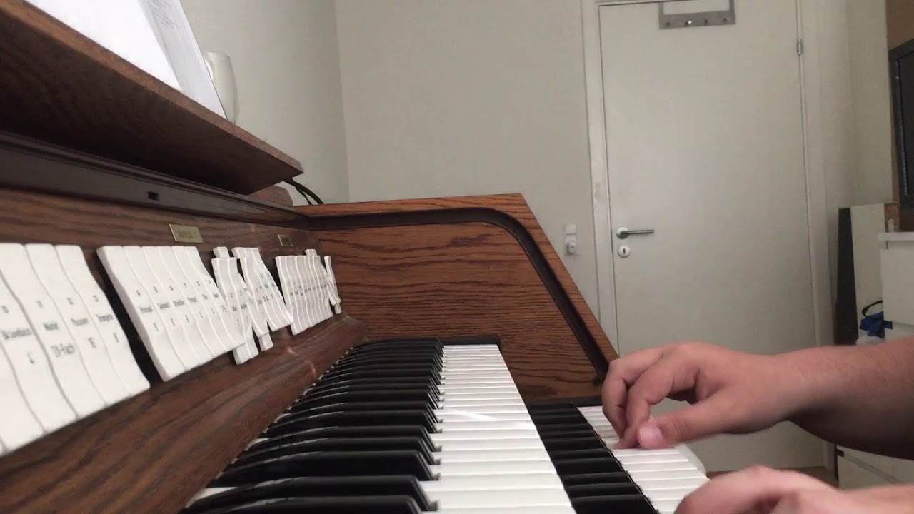 Et barn er født i Betlehem på orgel