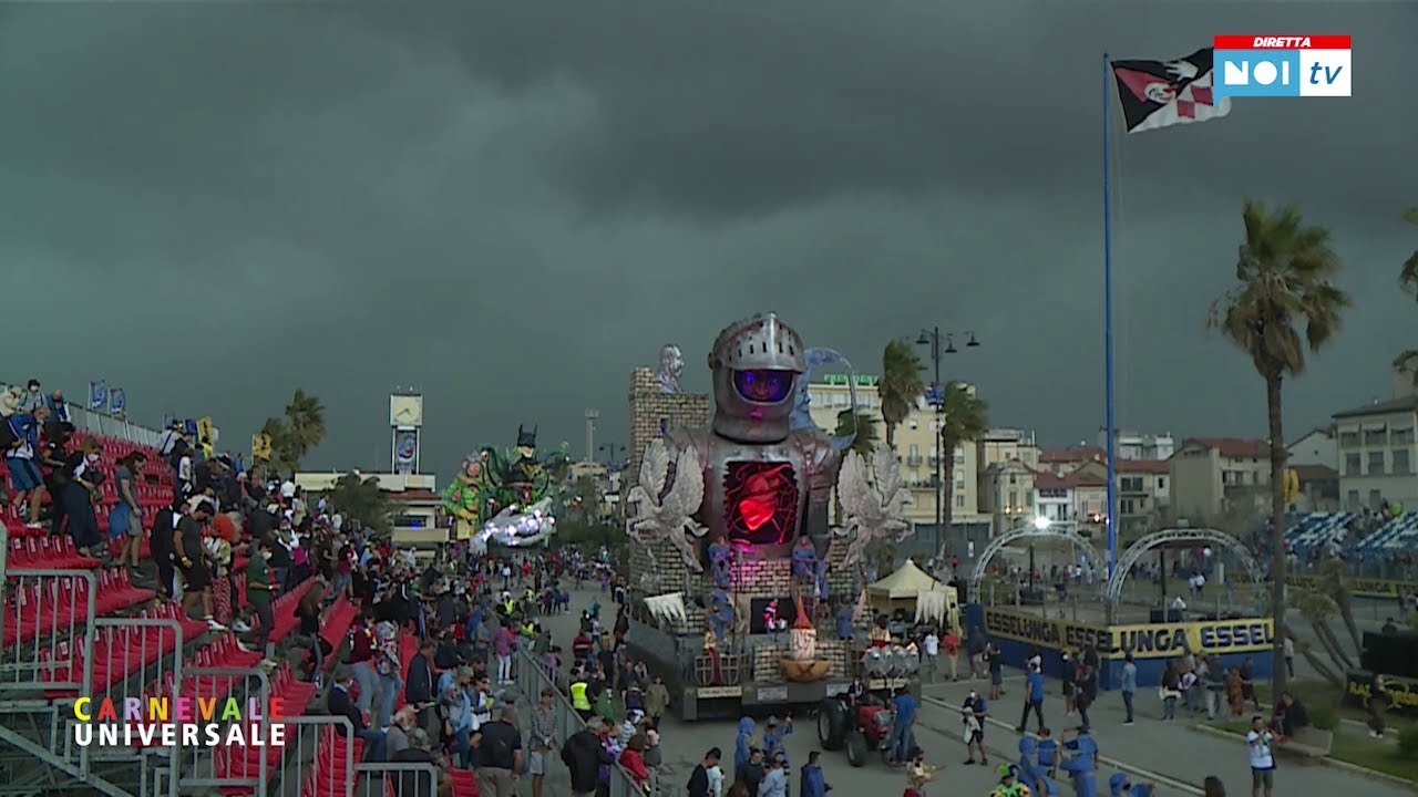 Fuori-onda del Carnevale 2021 bomba d'acqua al secondo corso