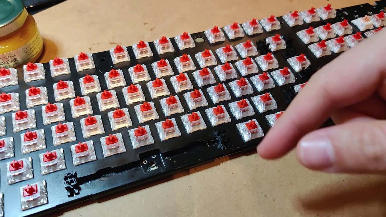 ⌨️ Cómo MEJORAR un teclado mecánico - Lubricar y silenciar