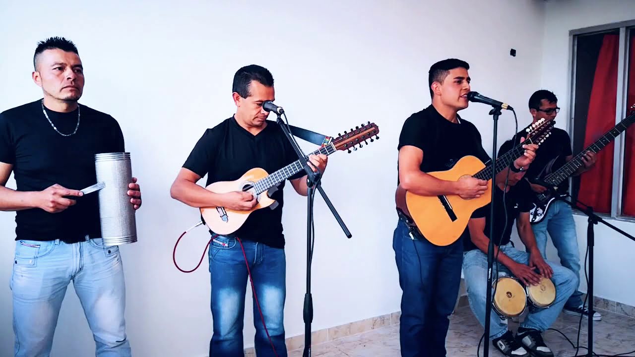 Cover Letra SI TU REGRESARAS Los Serranitos, interpretada en vivo en requinto tiple carranguero