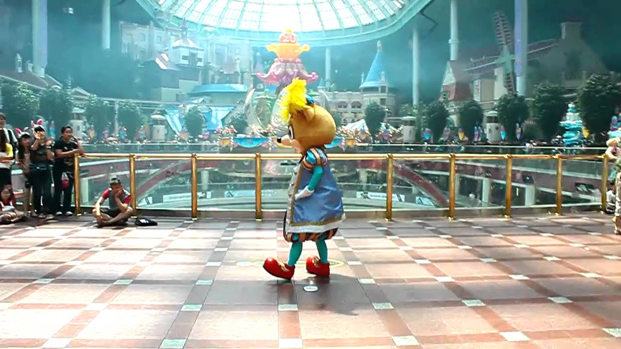 Lotte World 'Lotty's Adventure Parade' Show Mode[Day time].AVI