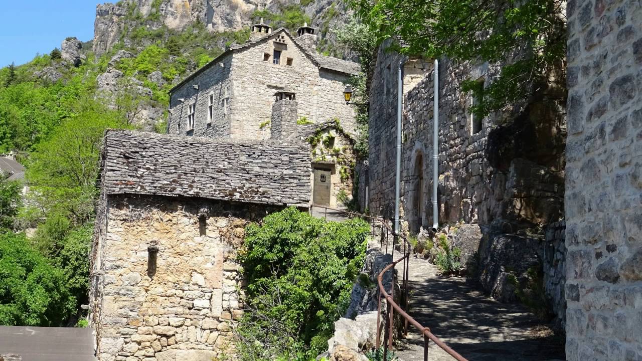 Saint V&eacute;ran et son ch&acirc;teau, gorges de la Dourbie, Aveyron