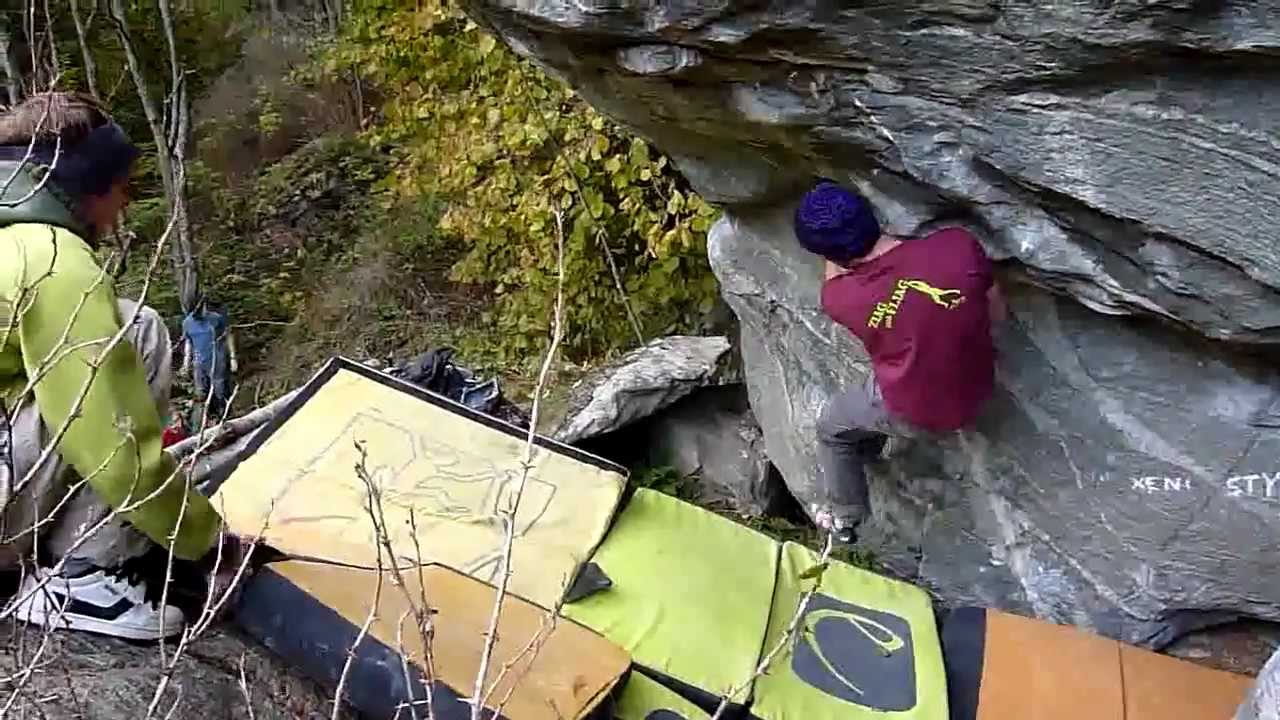 Bouldering | Stefan L. vs Xeni Styler (7c+) | Maltatal