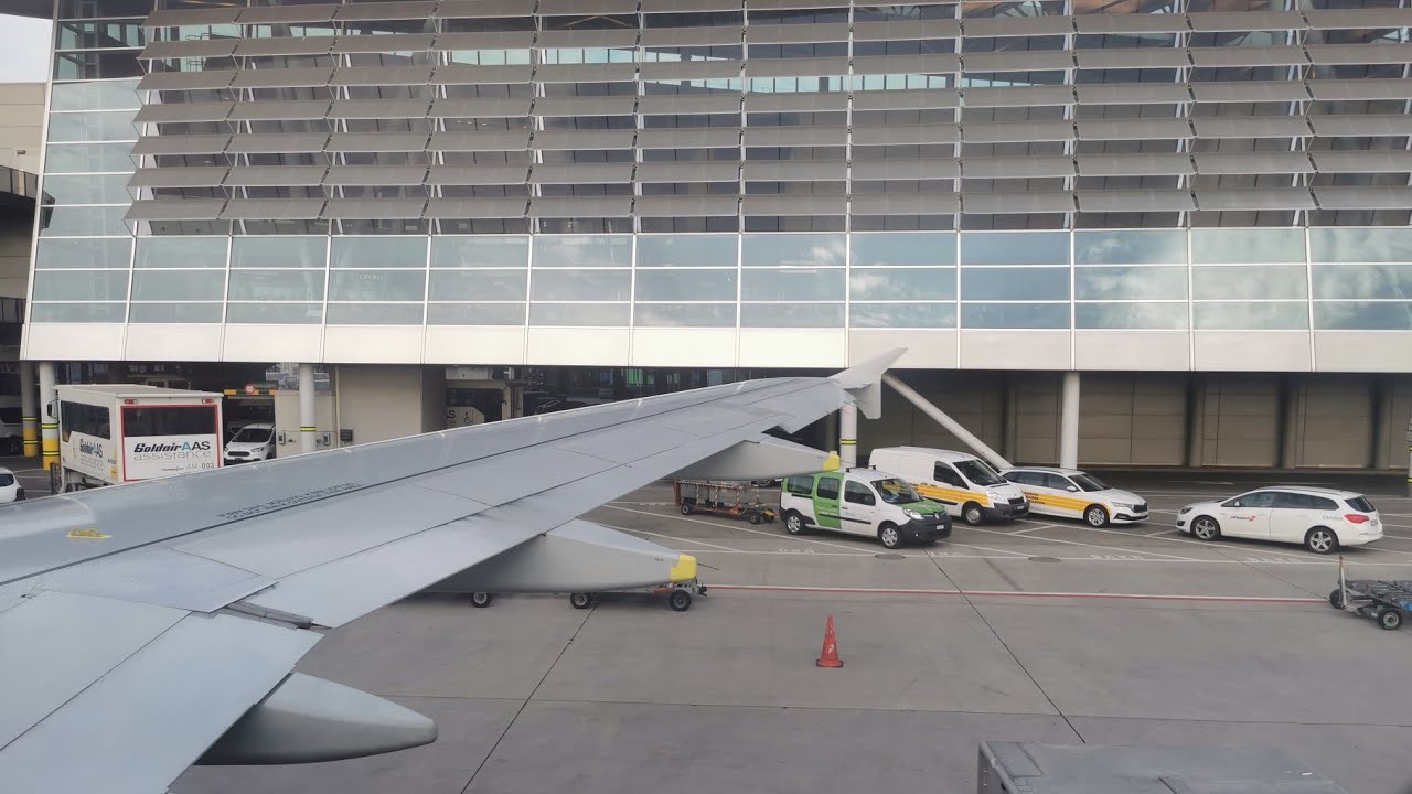 Swiss A320-200 Departure from Zurich Airport