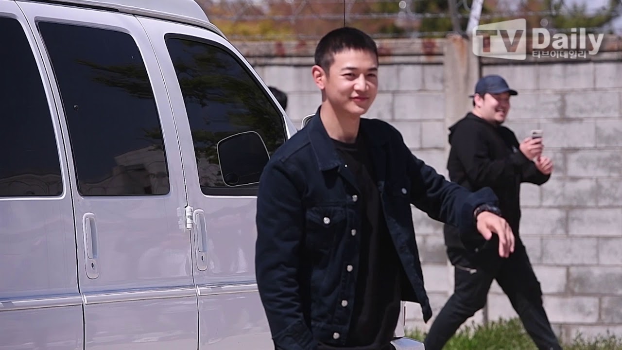 [TD영상] 샤이니 민호(SHINee MINHO) 입대, 씩씩한 모습으로 