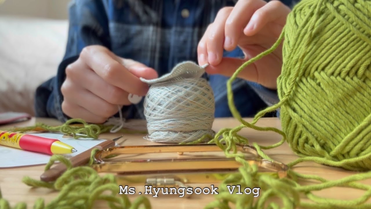 하루종일 뜨개 하는 일상 (안경코스터, 립밤케이스, 테이블보, 실타래키링)
