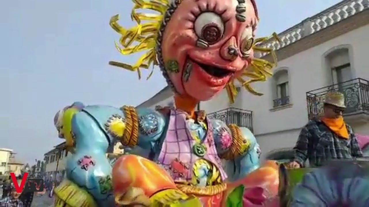 Carnevale di Cornuda, la sfilata dei carri e delle macchiette