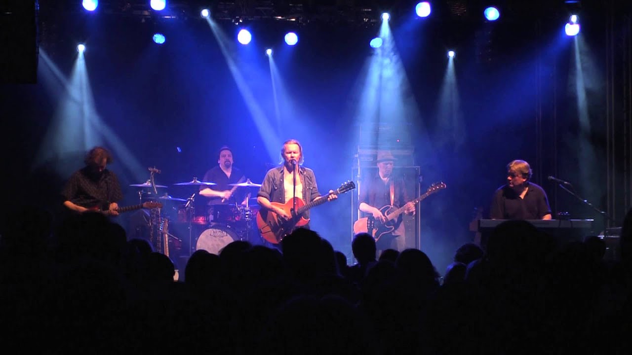 J. Karjalainen - Kolme Cowboyta (live 27.4.2013)