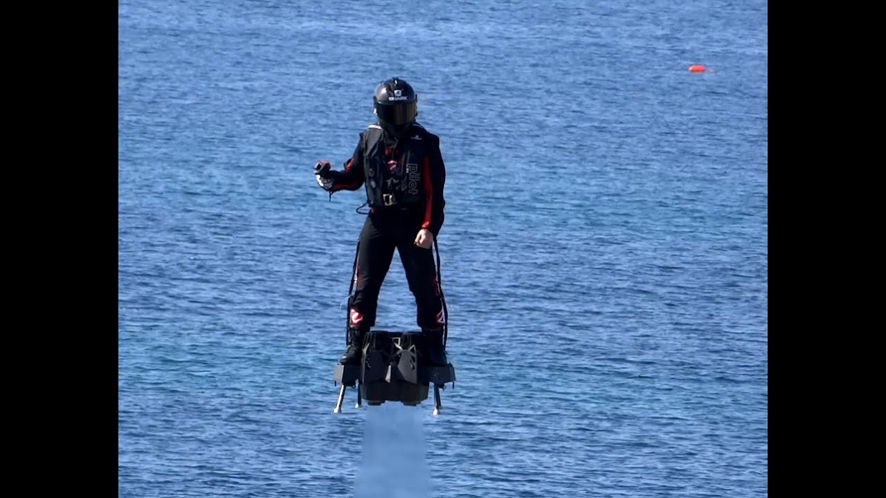 Franky Zapata Vole à Sausset les Pins Le 1er Avril                                      Zapata Flies