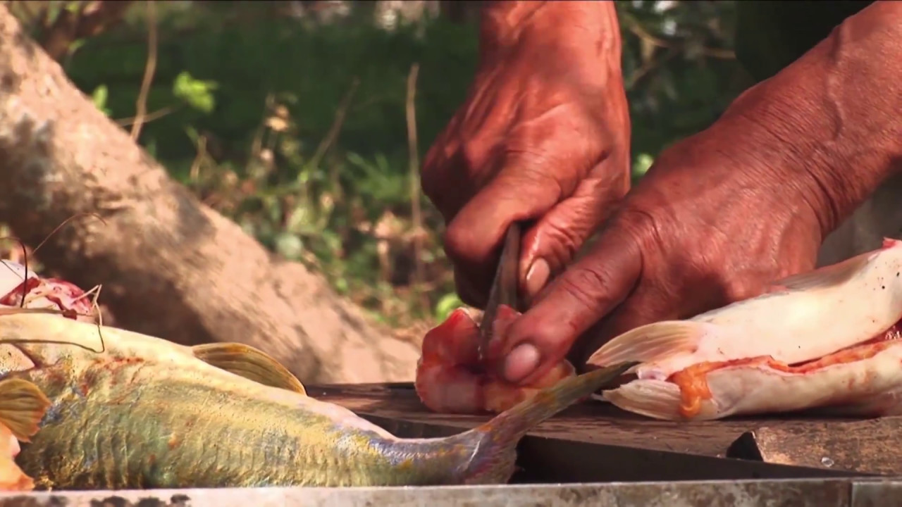 Pescado frito y chupín de pescado en Romang - Parte del Plato