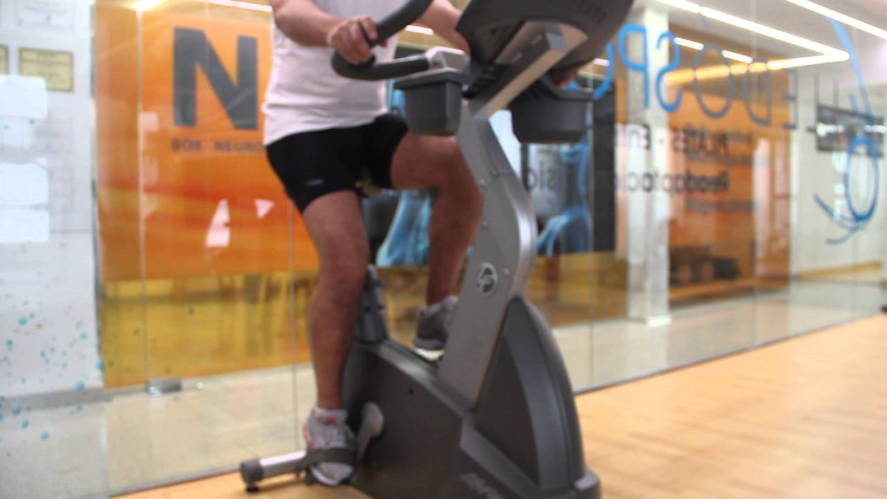 Ejercicio para después del primer mes de alta hospitalaria en bicicleta estática