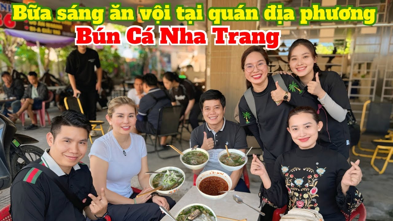 Hành trình hỗ trợ bà con Miền trung ngày 1: Bữa sáng ăn vội tại quán địa phương Bún chả cá Khánh Hoà