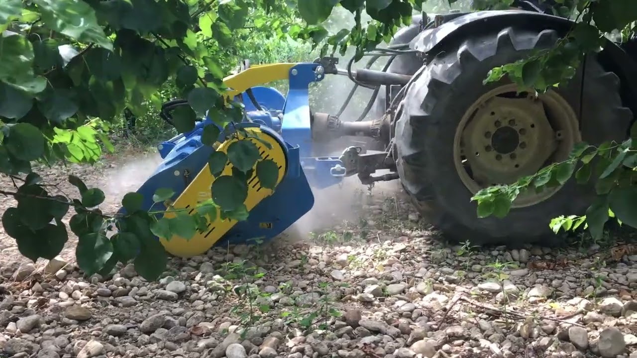 Trincia fresa OMAT TF170 al lavoro – triturazione pietra 4