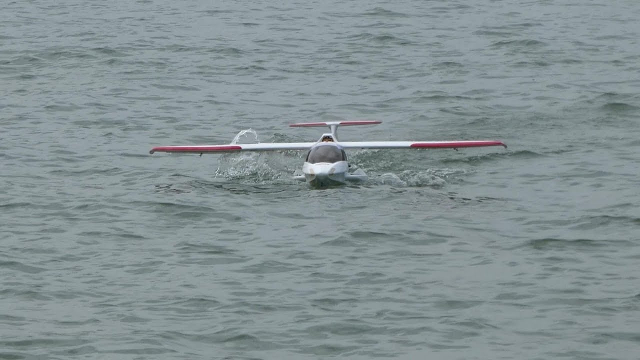 Big Scale RC Icon A5 Maiden Flight Ground and Water