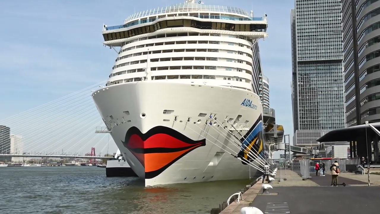 In de Serie Rotterdam De Rivier de Maas in Beweging Deel 1.