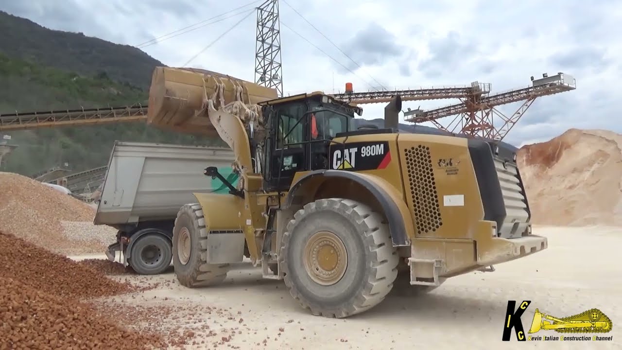 CATERPILLAR 980M WHEEL LOADER Loading TRUCKS pt3 