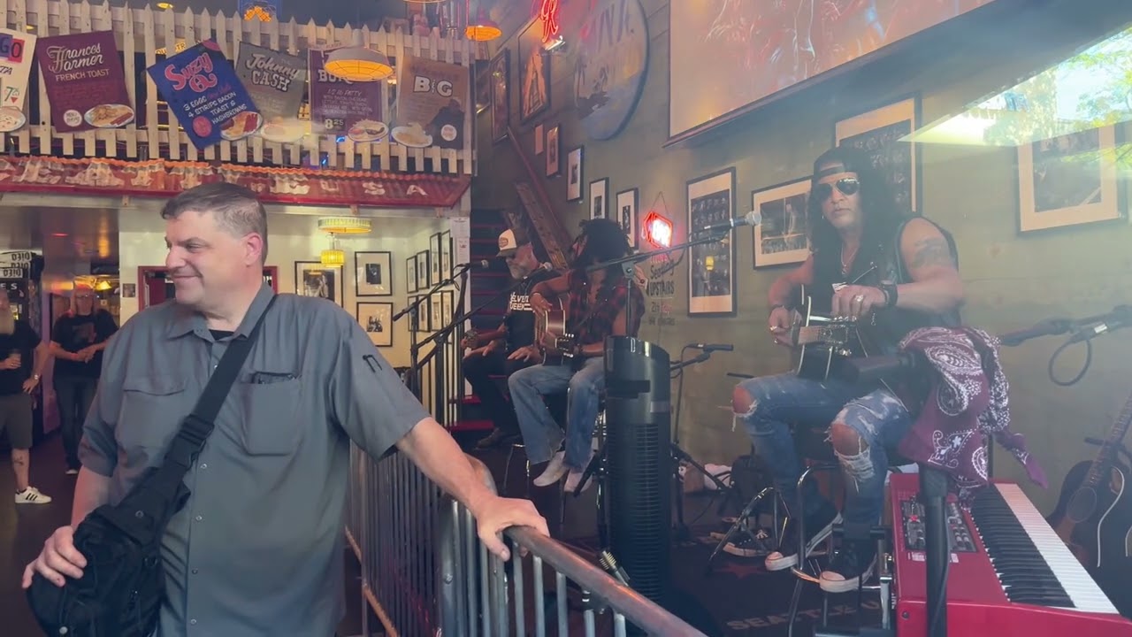 Through the Window: Slash’s Soundcheck at Easy Street Records!  4K