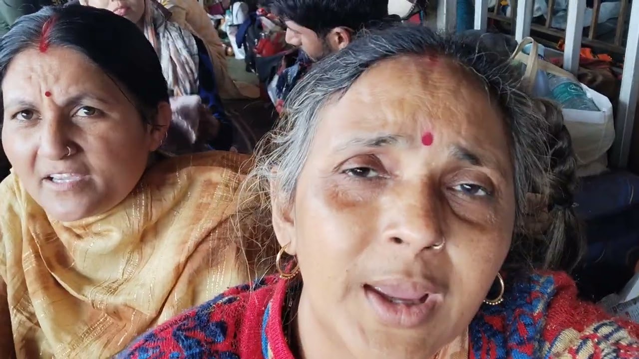 आ जाओ भोले बाबा मेरे मकान में तेरा डम डम डमरू बाजे सारे#girirajji#bhakti#ytvideo#trending#Vrindavan#