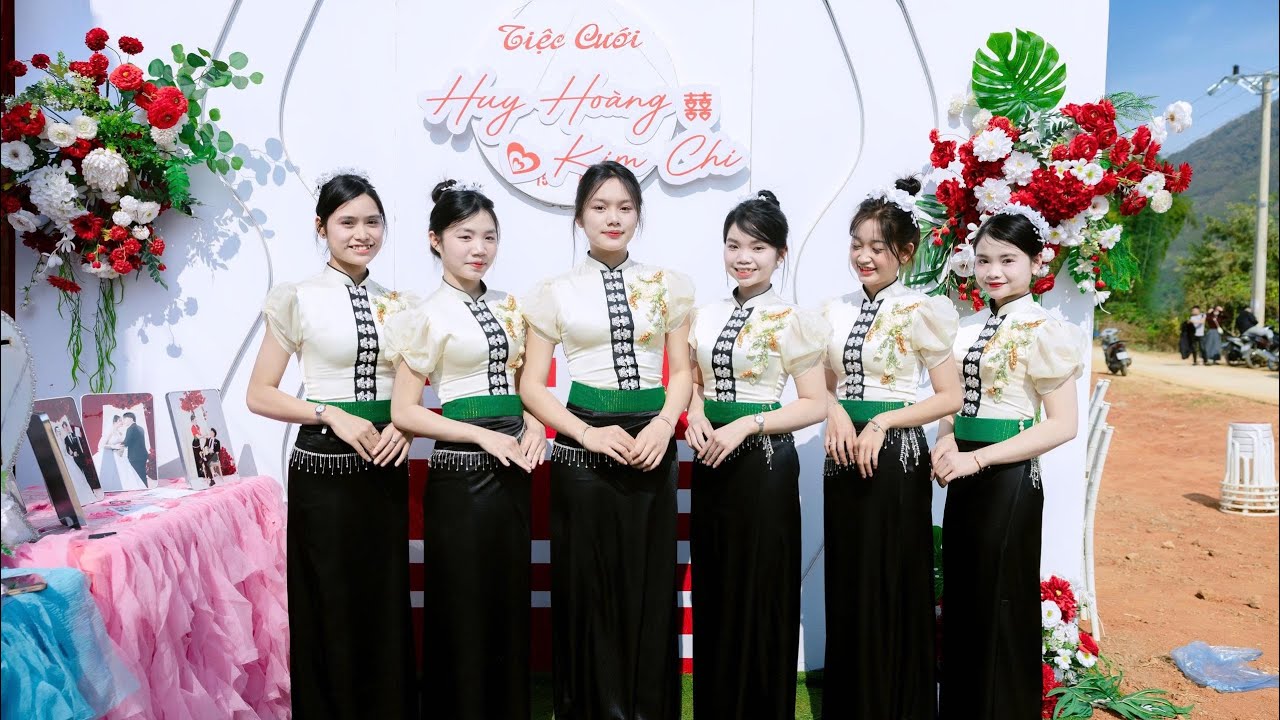 Múa Em Về Làm Dâu Núi Rừng Cực Đẹp Do Nhóm Múa Hoa Ban Trắng Thể Hiện 😙😙
