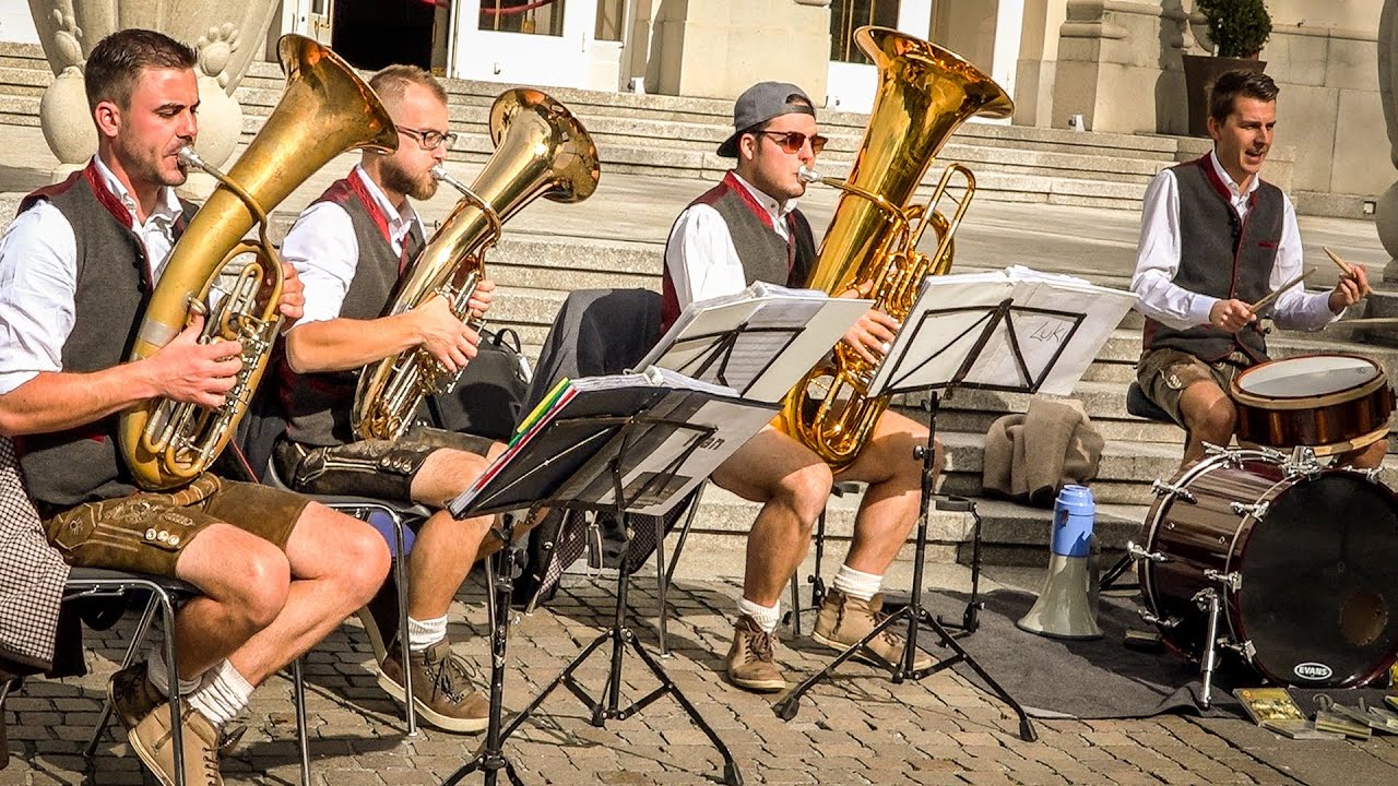 Die Südtiroler Hopfenmusig beim Meraner Traubenfest 2020 🍇