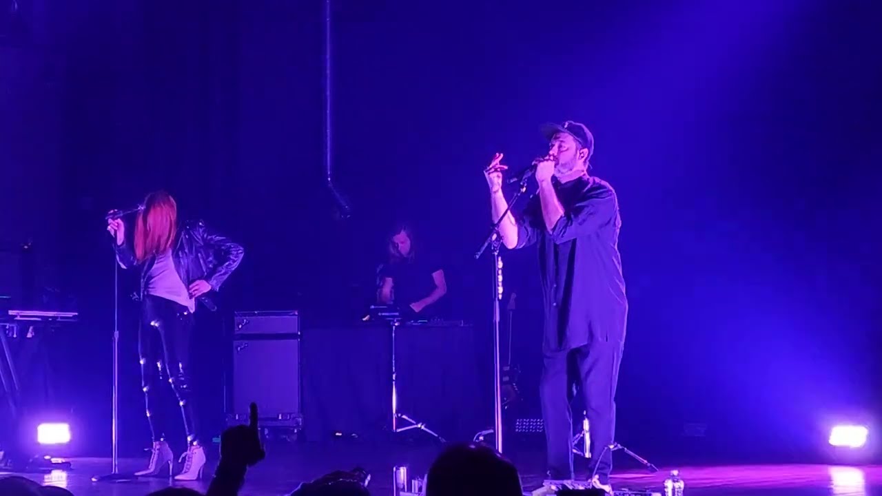 Phantogram Live at The House of blues - You're Mine (Opening song)