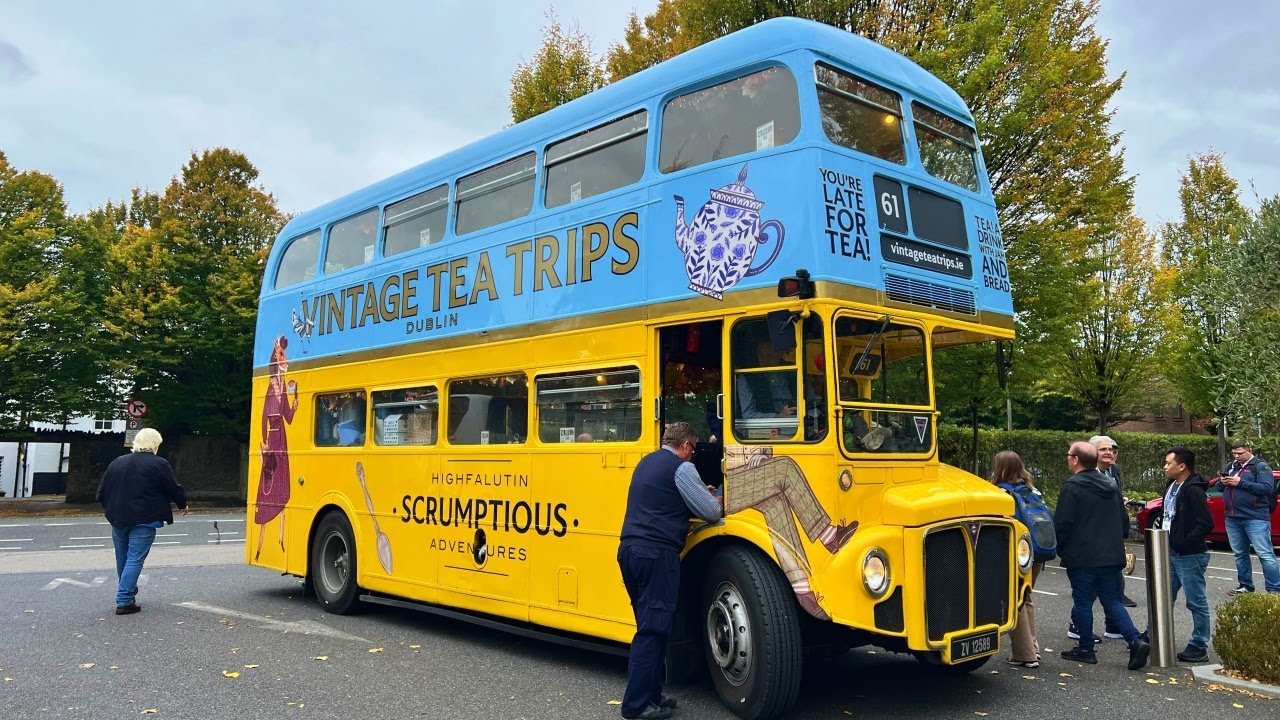 ENJOYING THE BEAUTY OF DUBLIN ON A VINTAGE TEA BUS TOUR ☕🚍