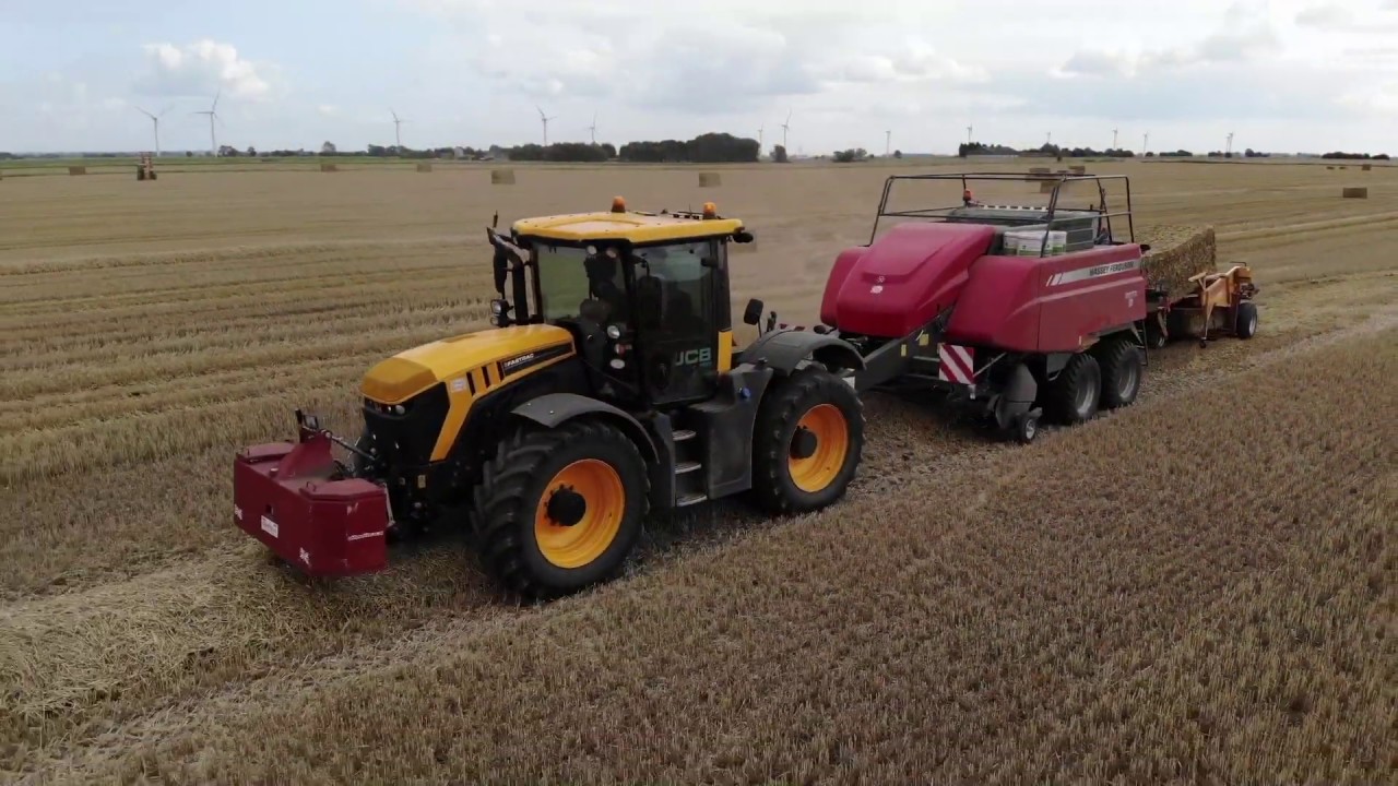 JCB 4220 Fastrac & MF2270 baling wheat straw