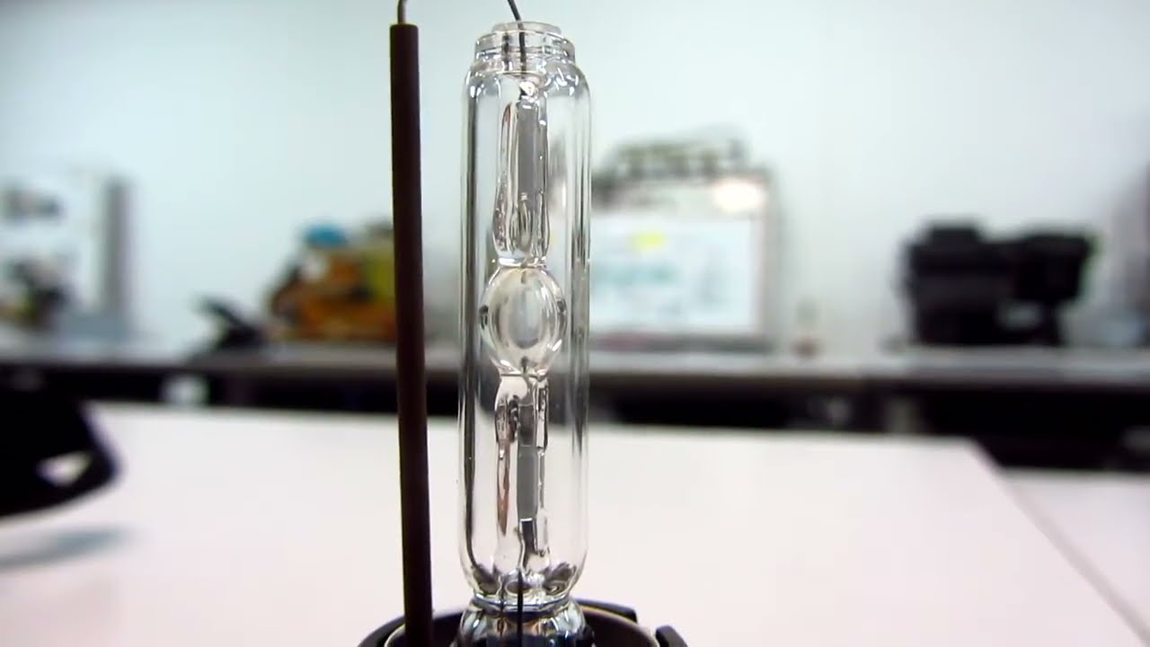 Automotive Xenon headlight bulb (HID)